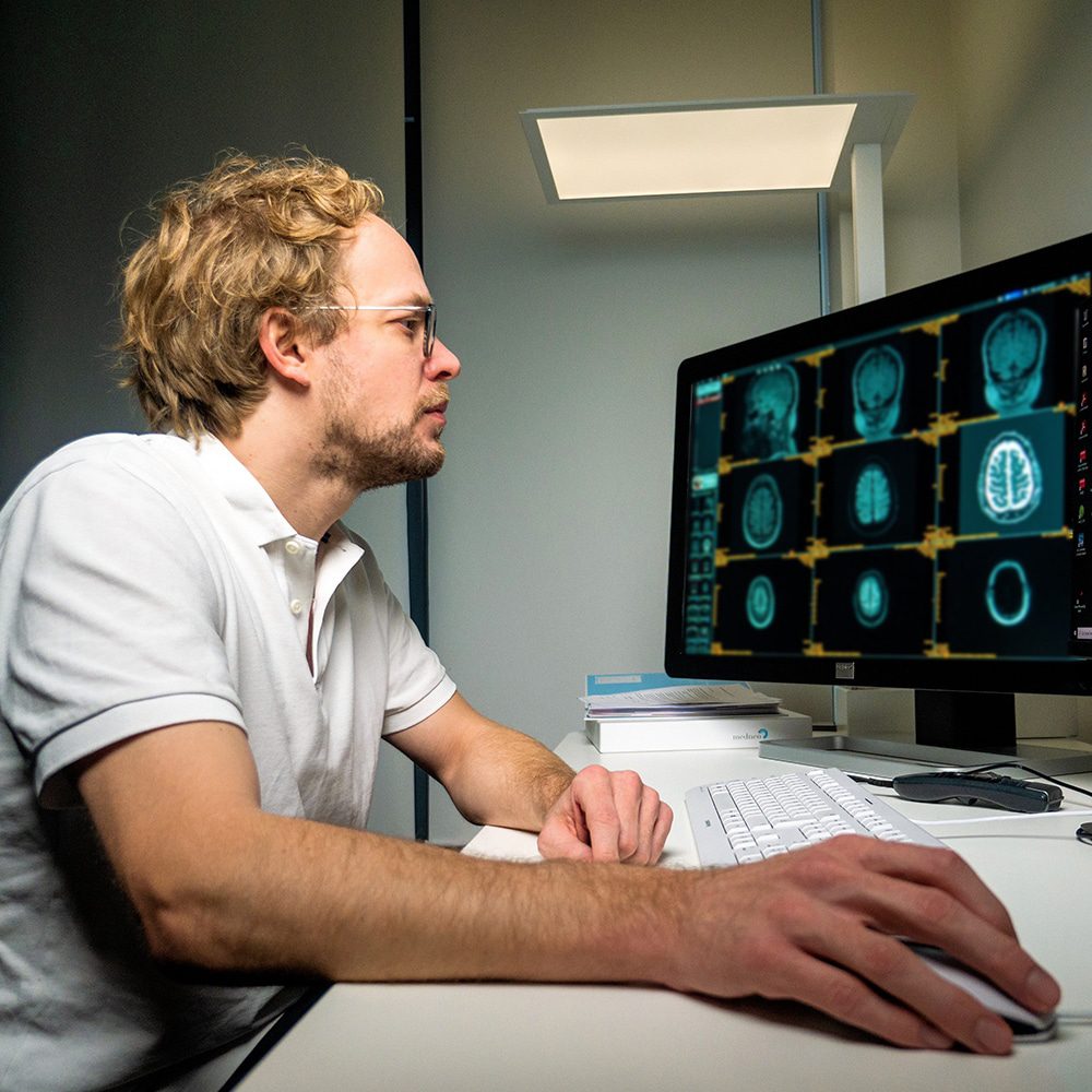 Radiologist Stefan Dawirs at work